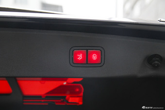 2015款奔驰E320L 3.0T自动运动型