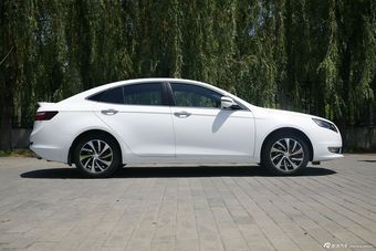 2014款奔腾B70 1.8T自动运动尊贵型