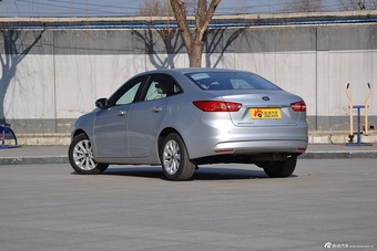 2015款福睿斯1.5L自动时尚型