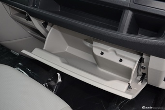 2016款凯路威2.0T自动四驱舒适版9座