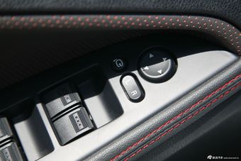 2014款奔腾B70 1.8T自动运动尊贵型