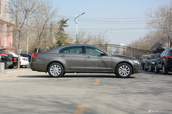 2015款红旗H7 2.0T自动豪华型