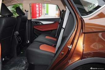 2015款宝骏560 1.8L手动精英型