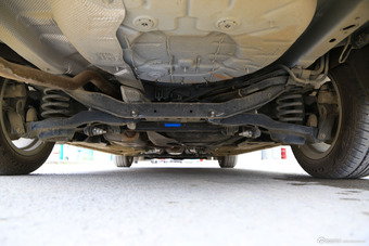 2015款福克斯三厢1.0T自动超能风尚型