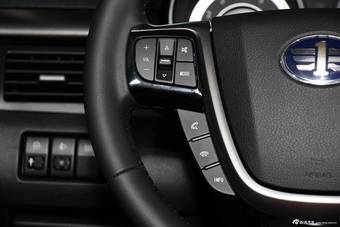 2015款奔腾X80 2.0L自动豪华型到店实拍