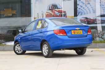 2015款赛欧3 1.5L手动理想版（天窗）