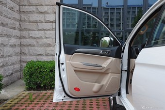 2015款萨瓦纳2.8T手动四驱柴油豪华版5座