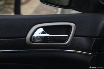 2015款大切诺基3.0TD自动柴油舒享导航版