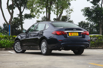 2015款英菲尼迪Q70L 2.5L豪华版