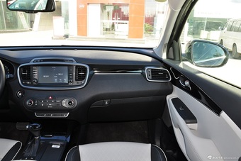 2015款索兰托L 2.4L GDI汽油四驱精英版