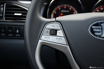 2016款奔腾B70 2.0L自动十周年纪念版