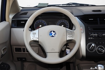 2015款启辰D50 1.6L自动豪华版