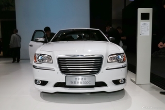 2014款克莱斯勒300C 3.0L自动卓越版