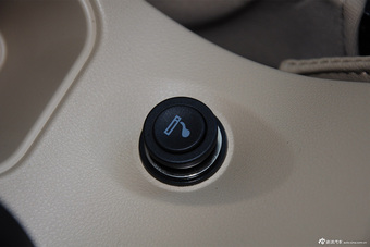 2015款奇瑞E3 1.5L手动智尚型