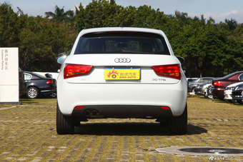 2014款奥迪A1 1.4T自动30TFSI sportback时尚型