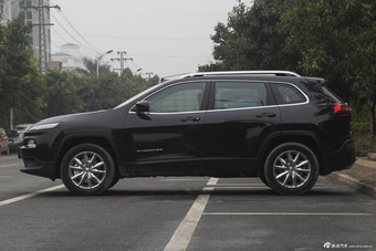 2016款自由光2.4L自动优越版