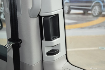 2016款凯路威2.0T自动四驱舒适版9座