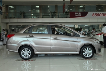 2013款北京汽车E系列1.5L自动乐尚版三厢