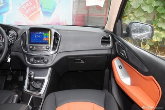 2015款宝骏560 1.8L手动精英型