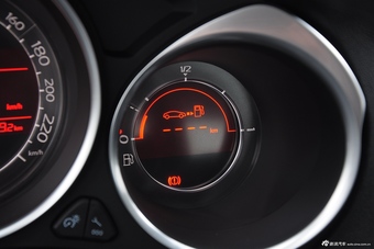 2015款雪铁龙C4L 1.2T自动尊贵版