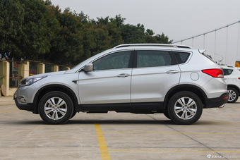 2015款东风风神AX7 2.0L手动智悦型