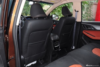 2015款宝骏560 1.8L手动精英型