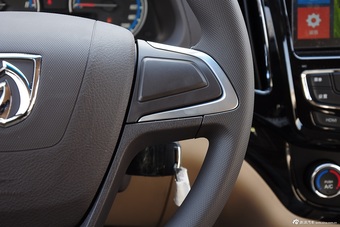 2015款宝骏730 1.8L手动舒适型