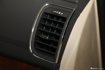 2012款荣威950 2.4L LUX豪华版