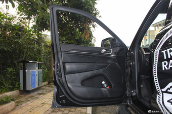 2015款大切诺基3.0TD自动柴油舒享导航版