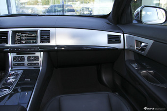 2015款捷豹XF3.0自动SC R-Sport豪华版
