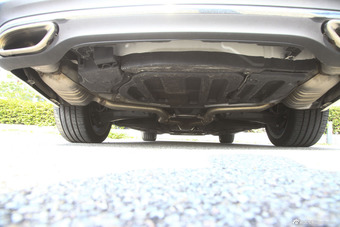 2015款奔驰E260L 2.0T自动豪华型运动轿车