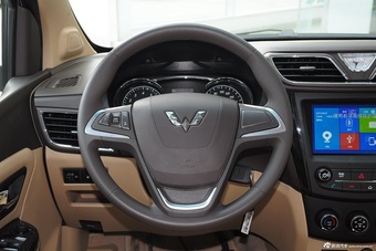 2015款五菱宏光S1 1.5L豪华型