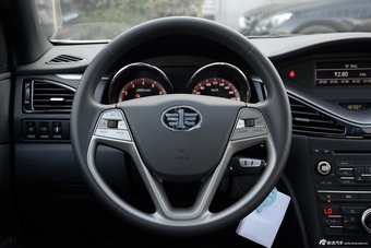 2016款奔腾B70 2.0L自动十周年纪念版