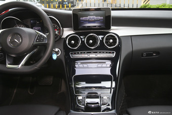 2015款奔驰C级C200 2.0T自动运动版 4MATIC