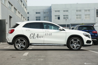 2015款奔驰GLA260 2.0T自动4MATIC 运动型
