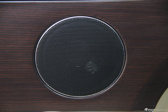 2015款捷豹XJL 2.0T两驱典雅商务版