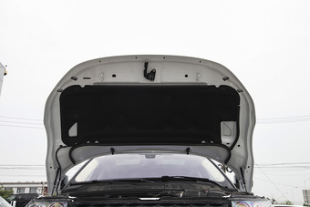 2015款揽胜极光2.0T 5门耀动版