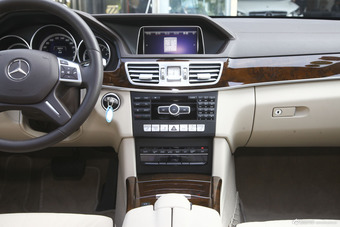 2015款奔驰E320L 3.0T自动4MATIC运动轿车
