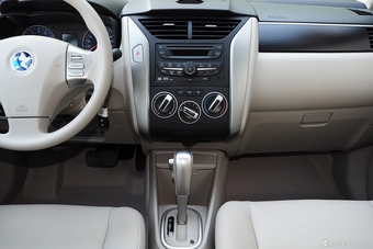 2015款启辰D50 1.6L自动豪华版