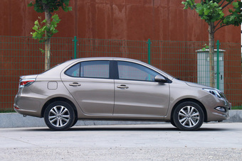 2015款艾瑞泽3 1.5L自动够劲版