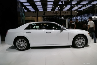 2014款克莱斯勒300C 3.0L自动卓越版