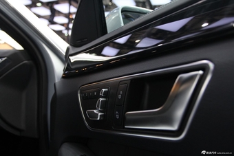 2014款奔驰E级内饰