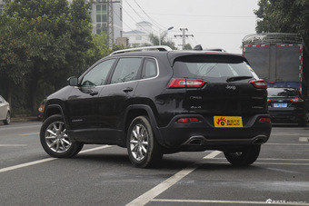 2016款自由光2.4L自动优越版