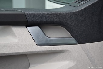 2016款凯路威2.0T自动四驱舒适版9座