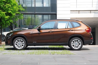 2015款宝马X1 sDrive18i时尚晋级版