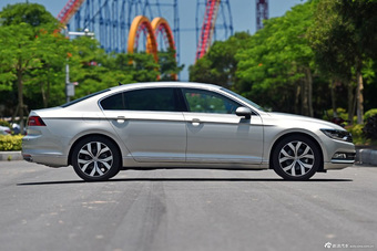 2017款迈腾2.0T自动380TSI DSG旗舰型