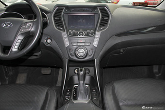 2013款改款全新胜达 2.0T 自动四驱顶级型