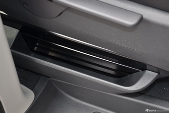 2016款凯路威2.0T自动四驱舒适版9座