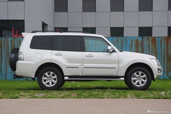 2016款帕杰罗（进口）3.0L自动尊贵版 国5