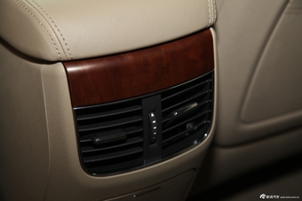 2012款荣威950 2.4L LUX豪华版